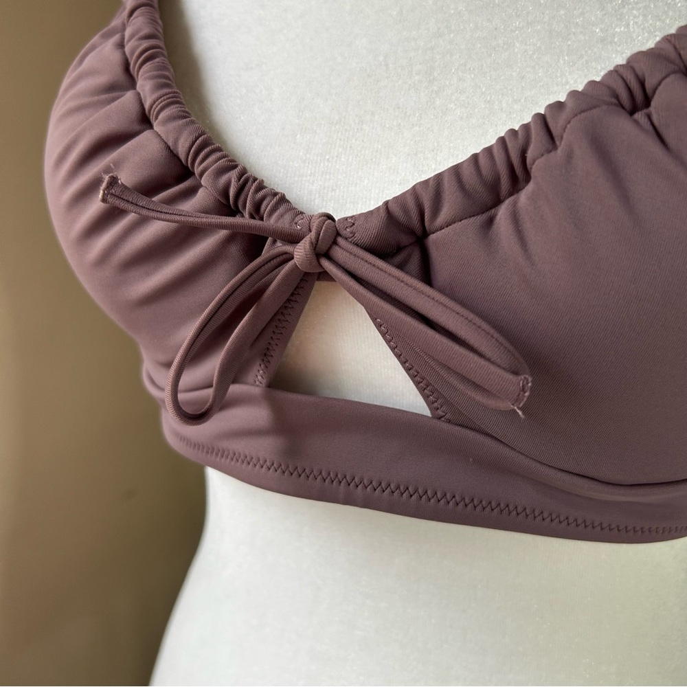 Shade & Shore Ruched Bikini Top with Front Keyhole Detail Hook Back Closure 36B - Picture 6 of 13